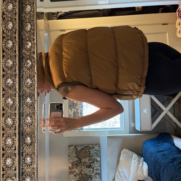 Lulu Lemon Curry Puffer Vest - Picture 3 of 3